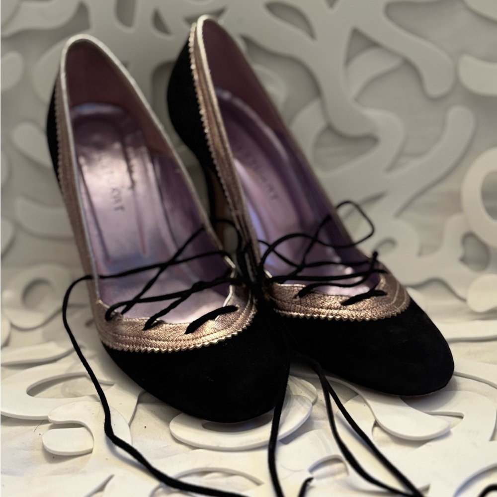 Jill Stuart Elegant Black and Gold Women's Heels